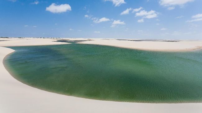 Saat ini semakin banyak yang mengunjungi Taman Nasional Lençóis Maranhenses untuk berendam di kolam renang bersuhu hangat itu.