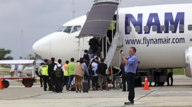 Penutupan Bandara Ngurah Rai menyebabkan penumpang tujuan Bali beralih ke Banyuwangi. NamAir mengajukan extra flight untuk mengantisipasi lonjakan penumpang.