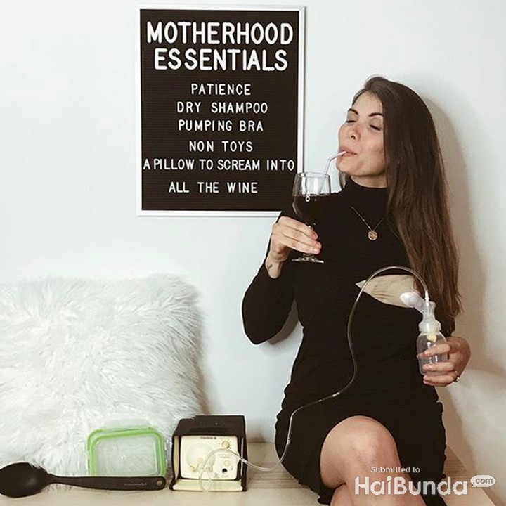 <p>Beginilah rutinitas bunda yang lagi menyusui. Nikmati aja ya, Bun. He-he-he. (Foto: Instagram/ @mayavorderstrasse)  </p>