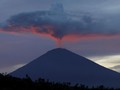 PVMBG Perhitungkan Sepertiga Kawah Gunung Agung Terisi Lava