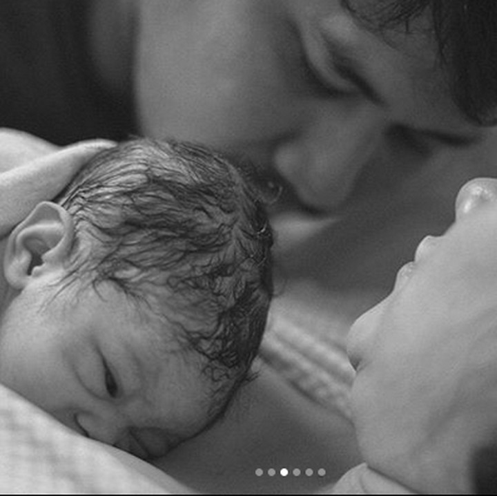 <p>Menatap si kecil lebih dekat... (Foto: Instagram/ @puadinredi)</p>