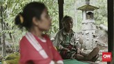 FOTO: Wajah Warga Bertahan dari Erupsi Gunung Agung Gunung Agung telah ditetapkan berstatus awas sejak akhir pekan lalu, dan beberapa kali menunjukkan aktivitas vulkanik. Namun, ada warga yang menolak mengungsi.