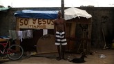 FOTO: Dilema Brasil Mengatasi Tunawisma Tunawisma di Rio de Janeiro menjadi dilema bagi Brasil, meski pemerintah telah membangun penampungan bagi mereka. (REUTERS/Pilar Olivares)