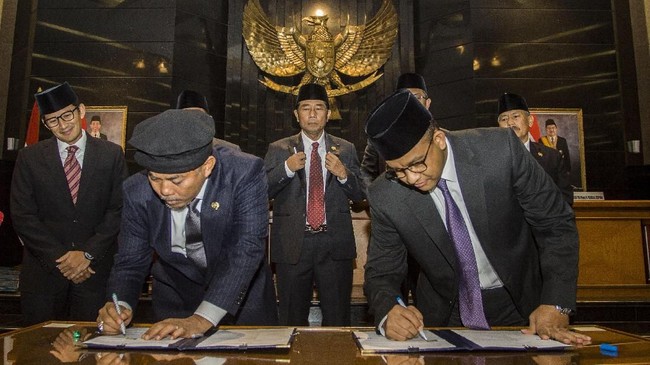 Pemprov DKI Jakarta dan DPRD menyepakati Raperda APBD DKI 2018 sebesar Rp77,117 triliun. Duit ini diharapkan mampu mengakomodir kepentingan warga Ibu Kota.
