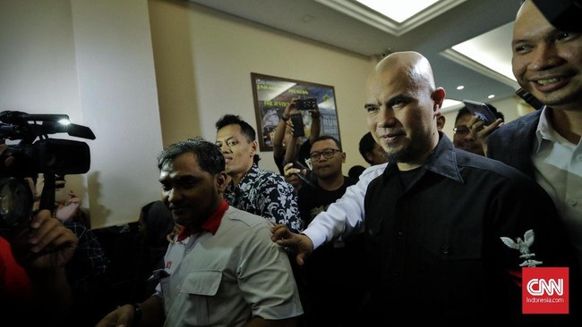 Jack Lapian, pelapor kasus ujaran kebencian Ahmad Dhani berharap polisi segera menahan pentolan grup musik Dewa itu.