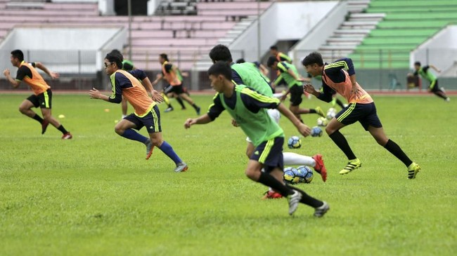 Timnas Mongolia melakukan persiapan jelang laga pertama Aceh World Solidarity Tsunami Cup 2017 di Stadion H. Dimurthala pada Jumat (1/12) sore.