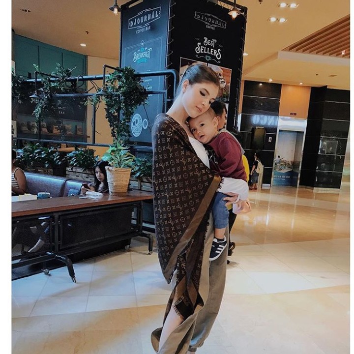 Jalan-jalan dulu yuk. (Foto: Instagram Mikaila Patritz)