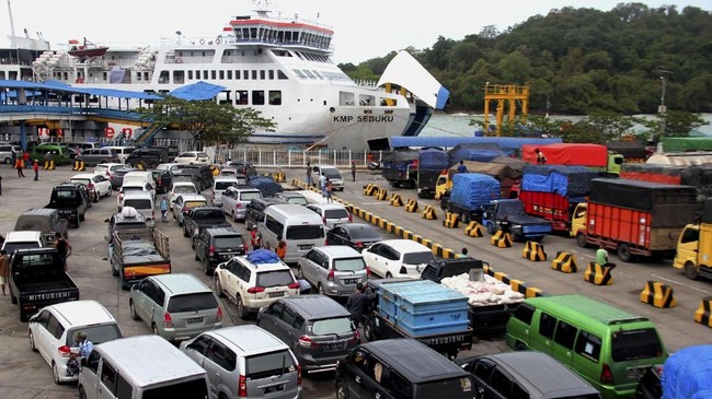ASDP mencatat jumlah pemudik libur panjang Iduladha 2023 yang menyebrang Pelabuhan Merak menuju pulau Sumatera naik sekitar 10 persen.