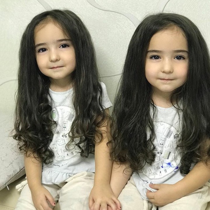 <div>Gimana Bun? Bagai pinang dibelah dua ya. (Instagram @elle_four_mom)</div>