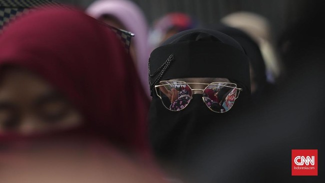 Komisioner Komnas Perempuan Riri Khariroh berharap pengguna cadar juga tidak ragu dan canggung dalam bergaul, buat menghapus kesan eksklusif.