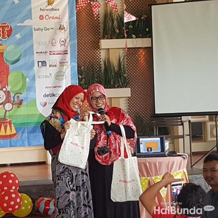 <p>Asyik, dapat hadiah dari HaiBunda.</p>
