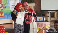 <p>Asyik, dapat hadiah dari HaiBunda.</p>
