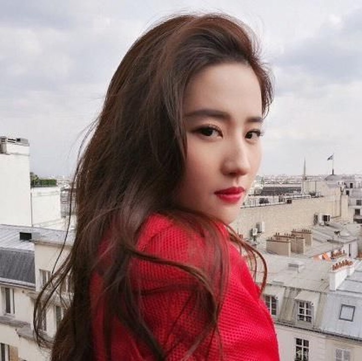 <p>Liu Yifei tak hanya dikenal dengan kemampuan aktingnya, namun ia juga dikenal karena kecantikannya yang luar biasa. (Foto: Instagram @yifei_cc)</p>