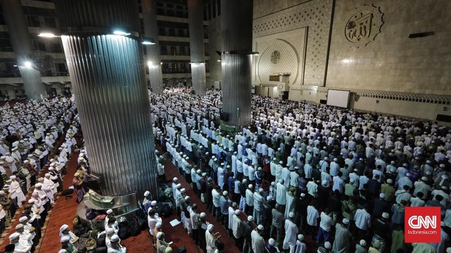 Waktu imsak di hari keempat Ramadan di wilayah DKI Jakarta jatuh pada pukul 04.30 WIB. Sementara azan Subuh akan berkumandang pada pukul 04.40 WIB.