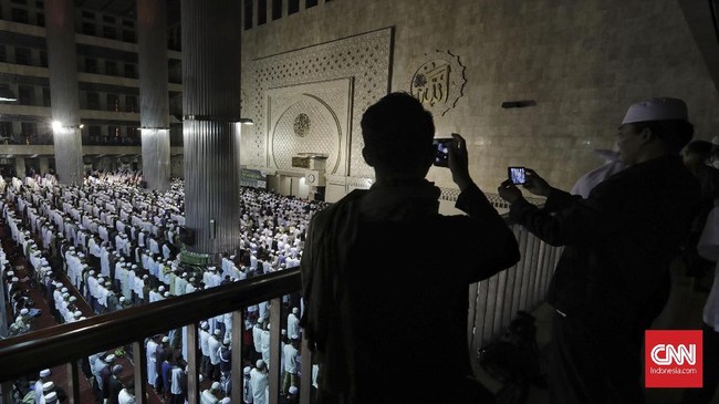 Massa yang bergerak didominasi para laskar dan simpatisan Front Pembela Islam Jawa Tengah. Mereka akan menuju Monas untuk ikut serta dalam Reuni Aksi 212.