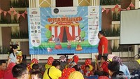 <p>Ini adalah komunitas Birth Club November 2016 yang merayakan ulang tahun pertama anak-anaknya hari ini, Sabtu, 2 Desember 2017 di Istana Nelayan, Serpong, Tangerang.</p>