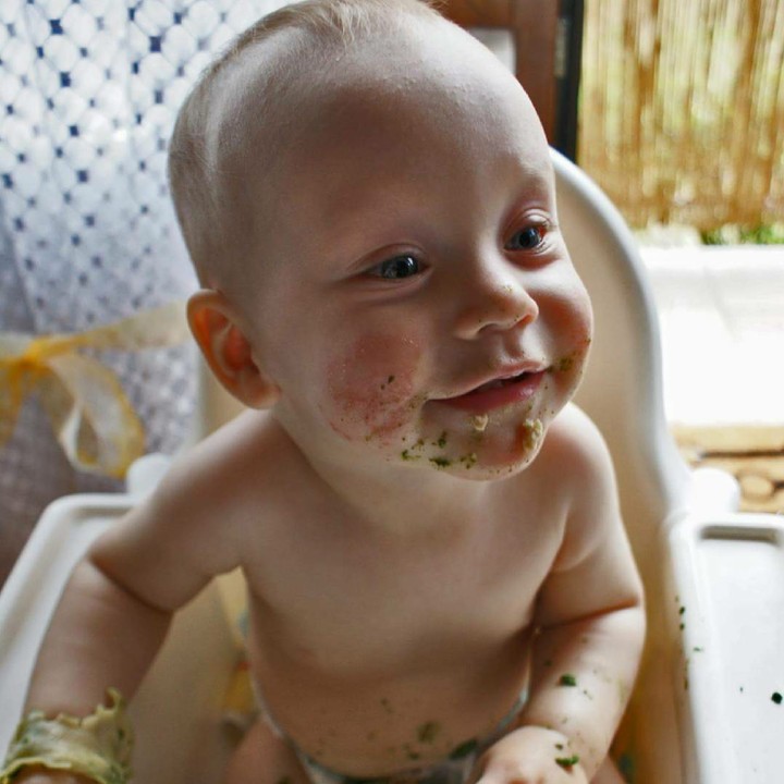 <p>"Nggak apa-apa ya, Bun, makanannya belepotan sampai ke tangan sama badan aku,". (Foto: Instagram/ @mama.i.franek)  </p>