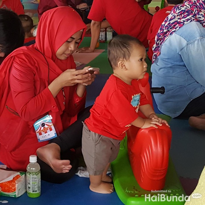 <p>Pengen naik kuda-kudaan, tapi kok di depan sana kayanya lebih menarik ya.</p>