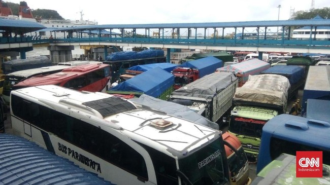 Bertepatan dengan berakhirnya akhir pekan yang panjang, Pelabuhan Merak dan Bakauheni akhirnya beroperasi kembali.