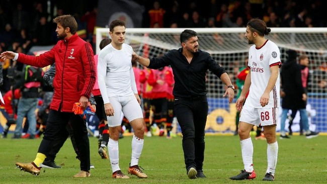Dua pemain Milan, Hakan Calhanoglu dan Alessio Romagnoli, memuji pengaruh positif yang dibawa Gennaro Gattuso ke dalam tim.