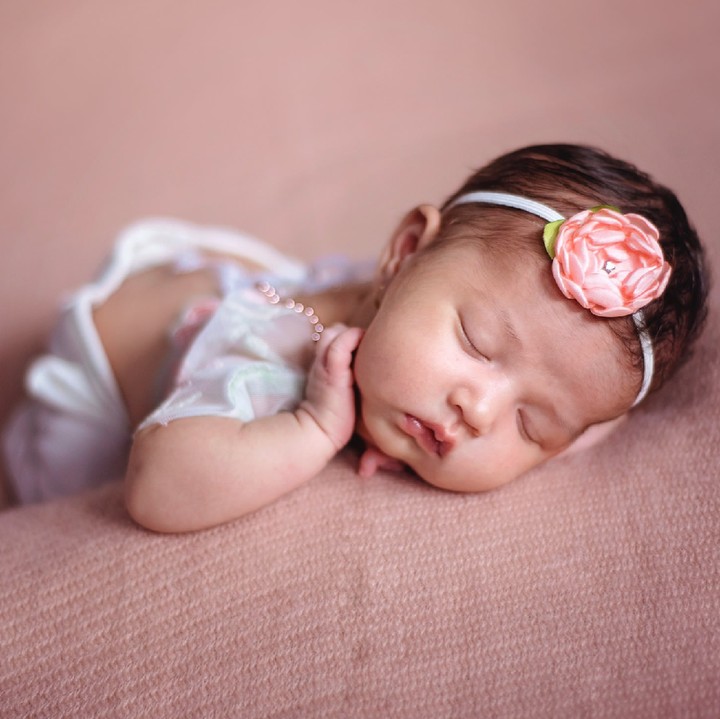 <p>Ini Sera waktu berusia 2 minggu. Dari bayi Sera memang udah nggemesin ya, Bun. (Foto: Instagram/yaswildblood)</p>