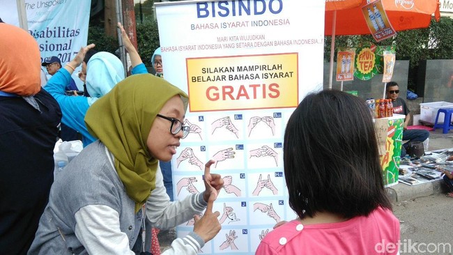 Masih banyak penyandang disabilitas yang belum terpenuhi haknya. Padahal sudah ada undang-undang yang mengatur. Mengapa?
