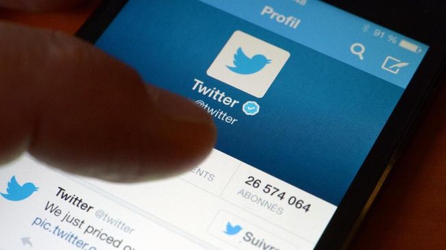 Banyak akun resmi Twitter Kpop, seperti BLACKPINK, aespa, EXO, BTS_twt kehilangan centang birunya pada Jumat (21/4).