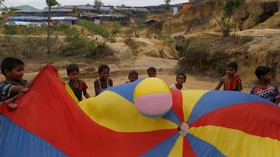 FOTO: Anak-anak Rohingya Gembira di Tengah Duka