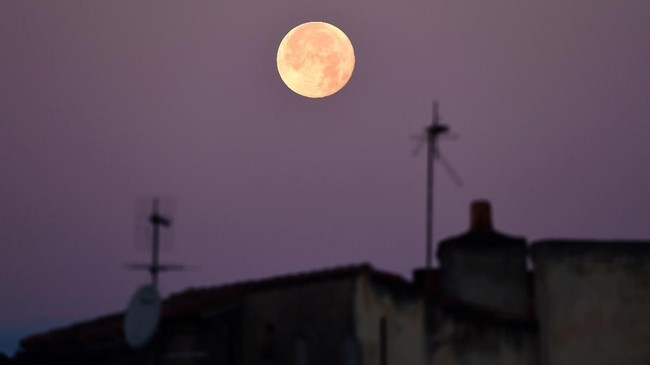 Peristiwa Supermoon kembali terjadi malam ini dan akan menjadi yang terakhir pada 2019.