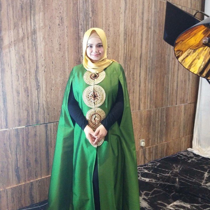 <p>Lagi hamil, pelantun 'Cindai' ini makin cantik. Setuju nggak, Bun? (Foto: Instagram/ @ctdk)</p>