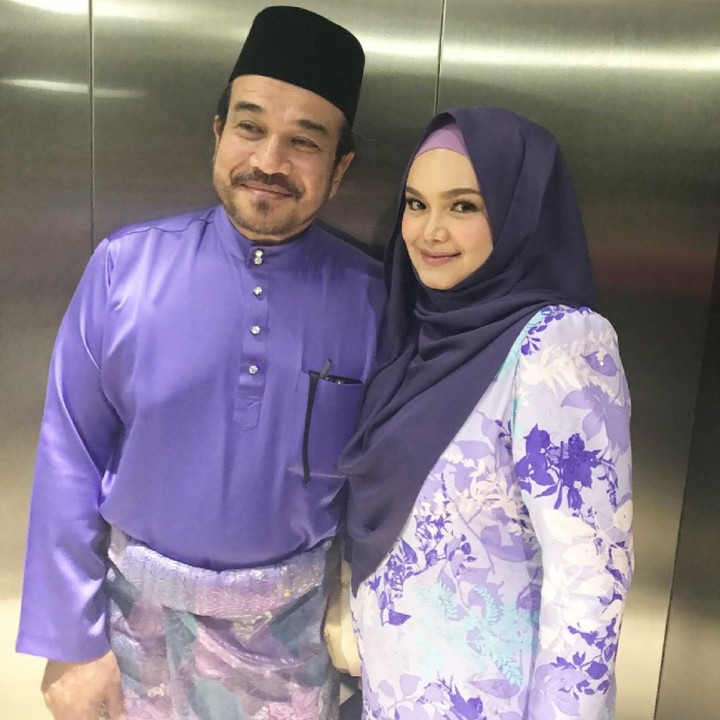 <p>Bersama sang suami tercinta dan dengan baby bump yang udah makin terlihat. (Foto: Instagram/ @ctdk)</p>