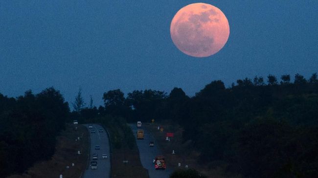 Supermoon - 5 Fenomena Unik di Langit yang Jarang Terjadi