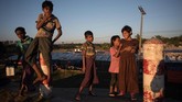 FOTO: Anak-anak Rohingya Gembira di Tengah Duka Anak-anak turut menjadi korban krisis kemanusiaan yang menimpa etnis Rohingya. Berikut rangkaian foto yang mengabadikan keseharian mereka di kamp pengungsian.