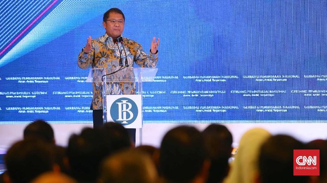 Menkominfo Rudiantara menanggapi santai cuitan pengguna Twitter soal dasakan intel China dalam penggunaan NIK dan KK untuk registrasi kartu prabayar.