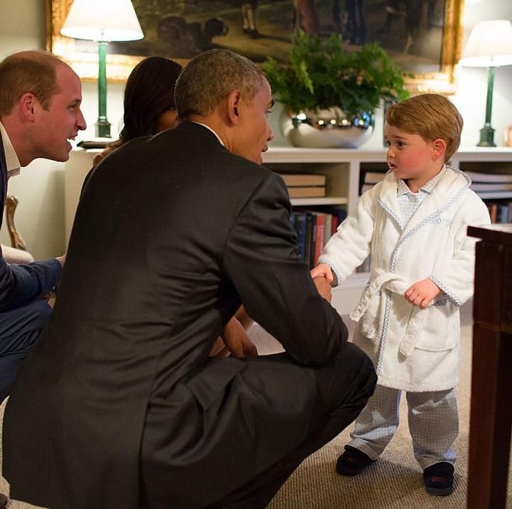 <p>Nggak cuma saat mereka ke Polandia, Pangeran George juga seperti malu-malu di depan mantan presiden Amerika, Barack Obama. (Foto: Getty Images)</p>