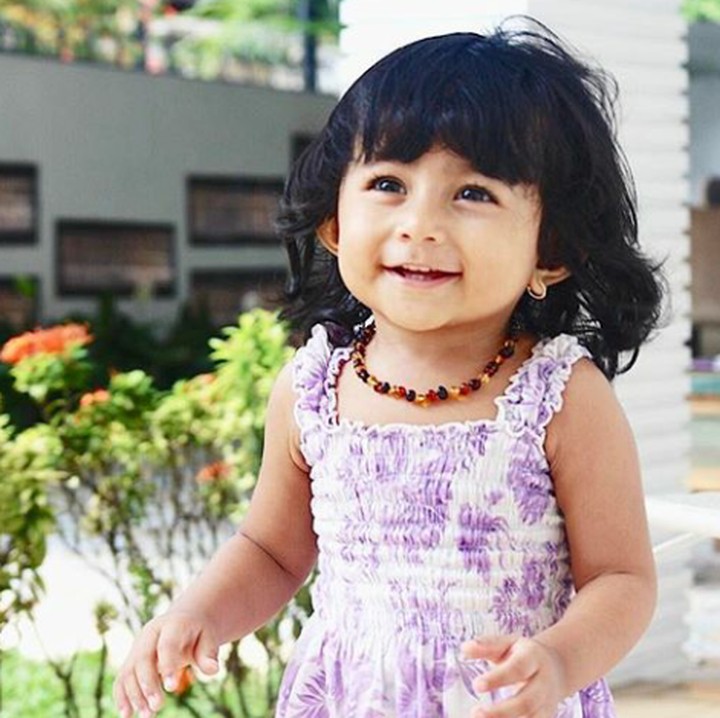 <p>Di usianya yang hampir dua tahun, Shakila makin cantik dan lucu. Setuju nggak, Bun? (Foto: Instagram @sonyafatmala)</p>