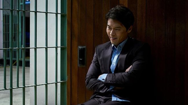 Film kriminal 'The Swindlers' yang dibintangi aktor beken Hyun Bin kokoh di puncak box office Korea Selatan selama dua pekan berturut-turut.