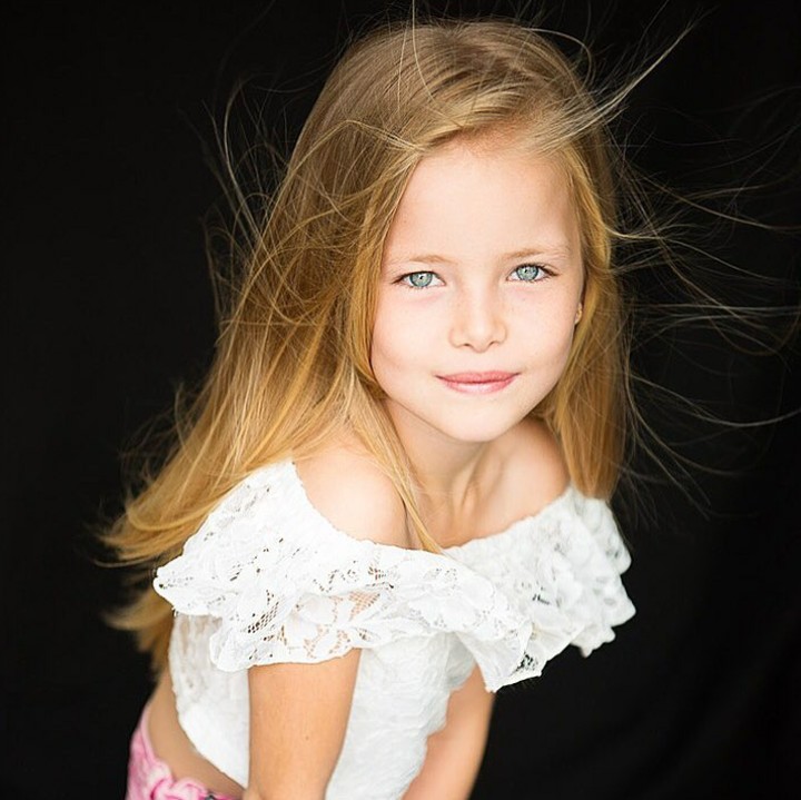 <p>Sekilas mirip Kristina Pimenova ya? (Foto: Instagram @anastasya_averbukh_official)</p>