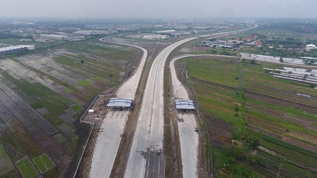 Jalan Tol Trans Jawa rute Jakarta menuju Surabaya yang berjarak 760 Kilometer (Km) diperkirakan hanya akan menempuh waktu perjalanan paling lama 10 jam.