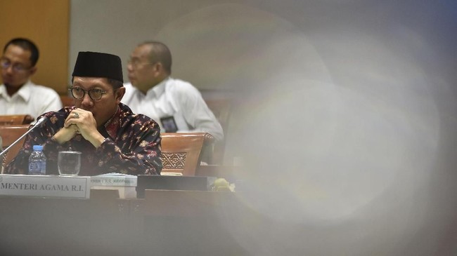 Akibat mangkir pada panggilan pemeriksaan saksi pada 19 Juni lalu, Menag Lukman dan Gubernur Jatim Khofifah diminta ke Pengadilan Tipikor Jakarta lagi hari ini.