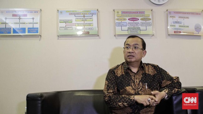 Priyo mengatakan masih banyak kader Golkar yang berpotensi menjadi Ketua Umum Golkar, dia meminta agar Airlangga Hartarto tak dijadikan putra mahkota.