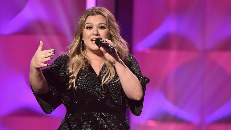 Dinyinyirin orang, Bun? Untuk menghadapinya, coba deh tips ala Kelly Clarkson ini.
