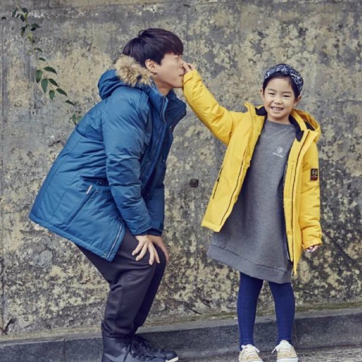 Eh, Ayah Tablo juga jadi 'korban' keisengan Haru yang berumur 7 tahun. (Foto: Instagram/blobyblo)