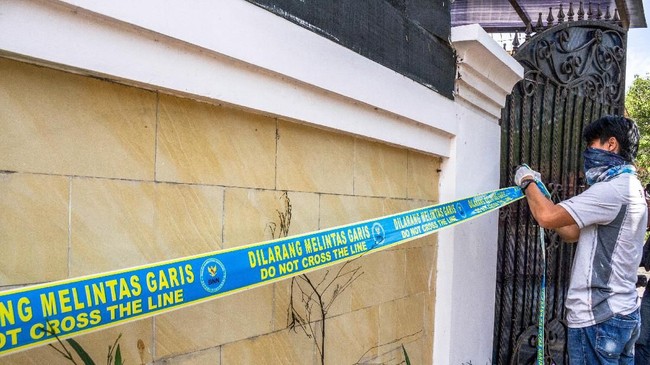 Polisi berhasil membongkar pabrik narkoba di sebuah rumah mewah di daerah Karawaci, Kota Tangerang.