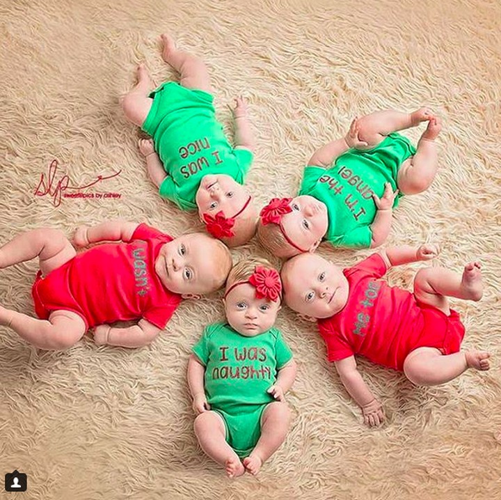 <p>Salah satu kostum yang dibuat Briana sengaja bertuliskan kata yang menunjukkan sifat masing-masing anak. (Foto: Instagram/ @driskell_quints_mom)</p>
