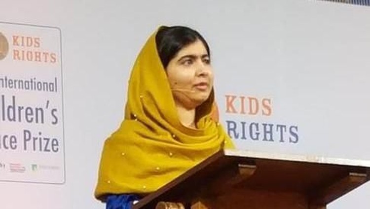 The International Children’s Peace Prize 2017 dimenangkan oleh Mohamad Al Jounde, pengungsi asal Suriah di Libanon. Penghargaan ini diberikan Malala Yousafzai, pemenang Nobel Perdamaian tahun 2014 (Dok KBRI Den Haag)
