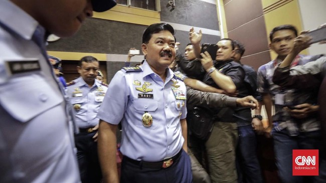Marsekal Hadi Tjahjanto menyebut tugas TNI saat ini terdiri dari empat hal, yakni sebagai kekuatan penyerang, pertahanan, pendukung, dan instrumen negara.