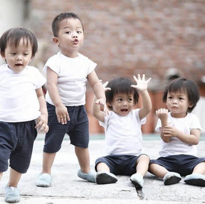 <div>Ya begini lah, Bun, kalau anak kembar lima disuruh 'anteng' saat foto. (Foto: Instagram @aiueogreatfamzz)</div>