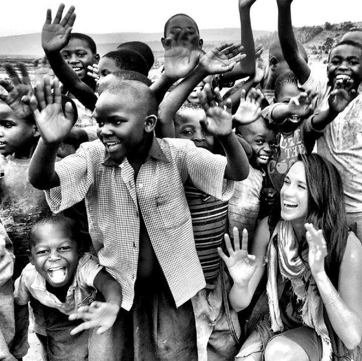 <div>Potret lain kedekatan Meghan bersama anak-anak saat dia berkunjung ke Rwanda. (Foto: Instagram/ @meghanmarkle)</div>