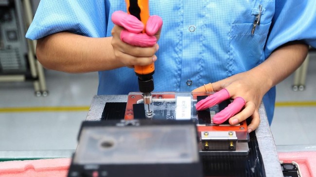 Pabrik elektronik Indonesia Sat Nusapersada dipilih oleh pabrik utama iPhone di Taiwan untuk memproduksi set top box yang akan diekspor ke AS.